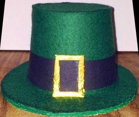 A simple craft tutorial on How to make a St Patricks Day Leprachaun Hat.